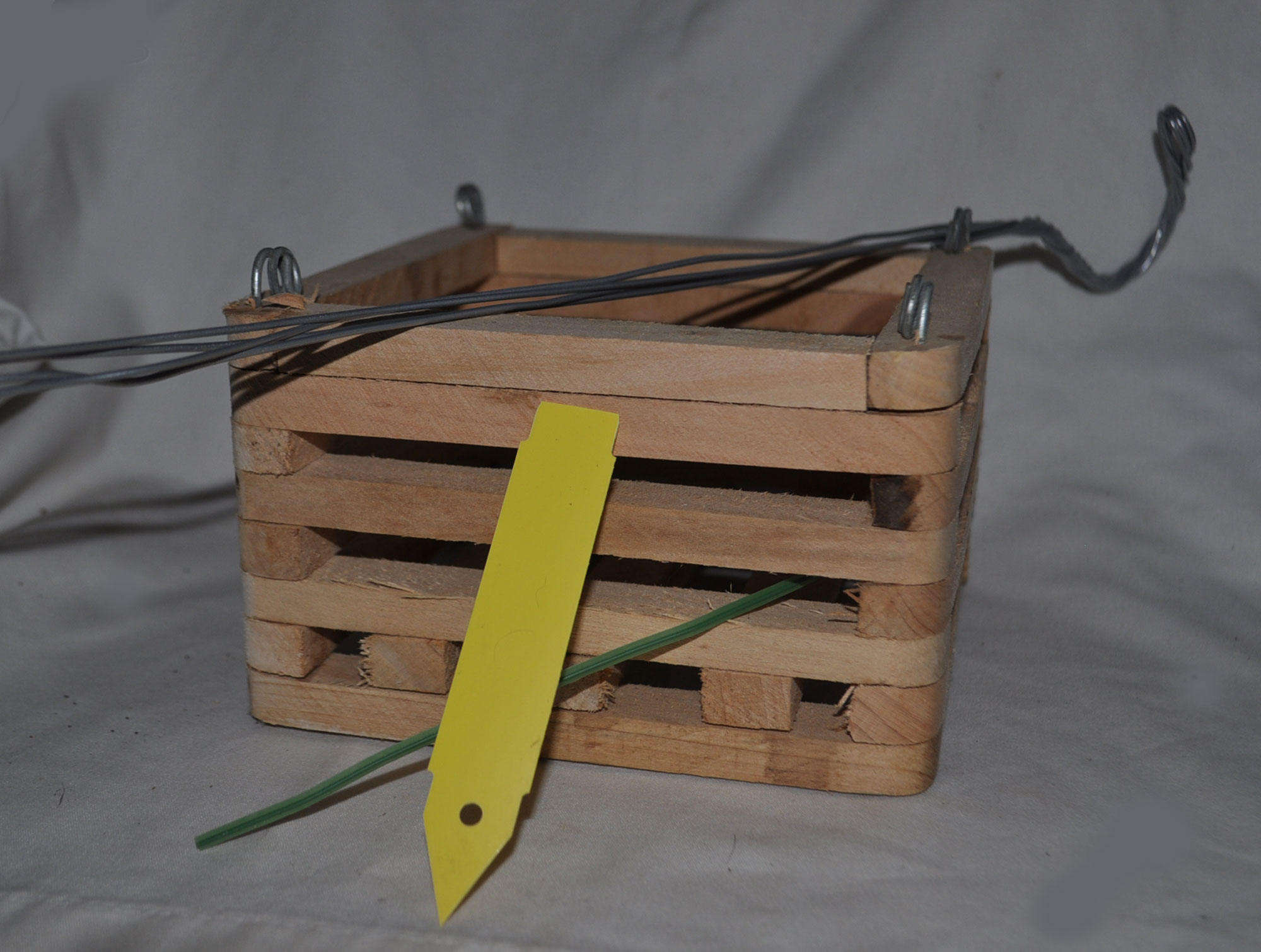 4 inch basket, with hanger